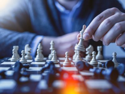 Conseils sur la conception et le déploiement d'une stratégie commerciale, positionnement tarifaire, contrats cadre, relationnel grand compte, etc.